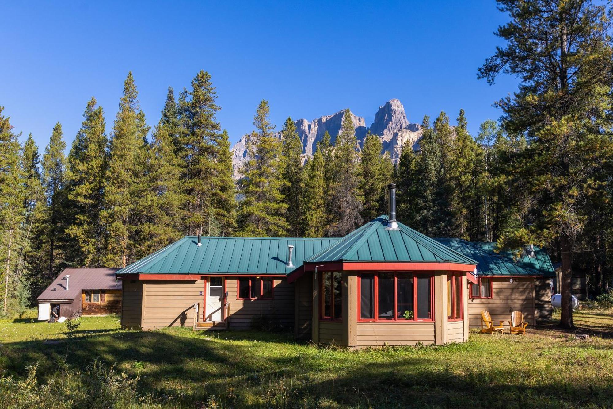 Hi Castle Mountain - Hostel Bagian luar foto