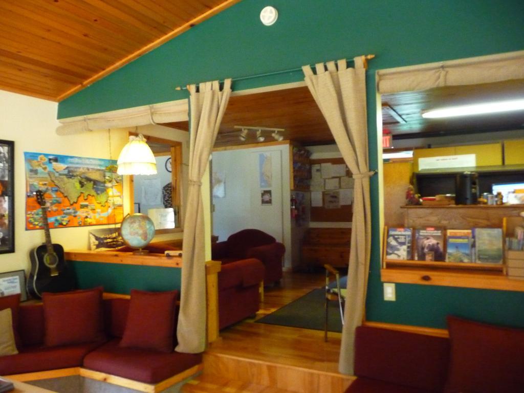 Hi Castle Mountain - Hostel Bagian luar foto